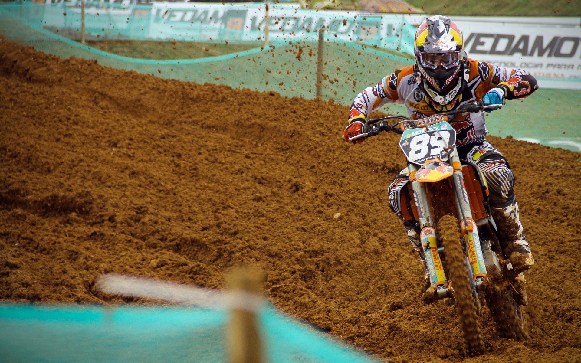 F1圣保罗大奖赛即将开幕:维斯塔潘卫冕战再启,勒克莱尔喜迎双喜冲冠!